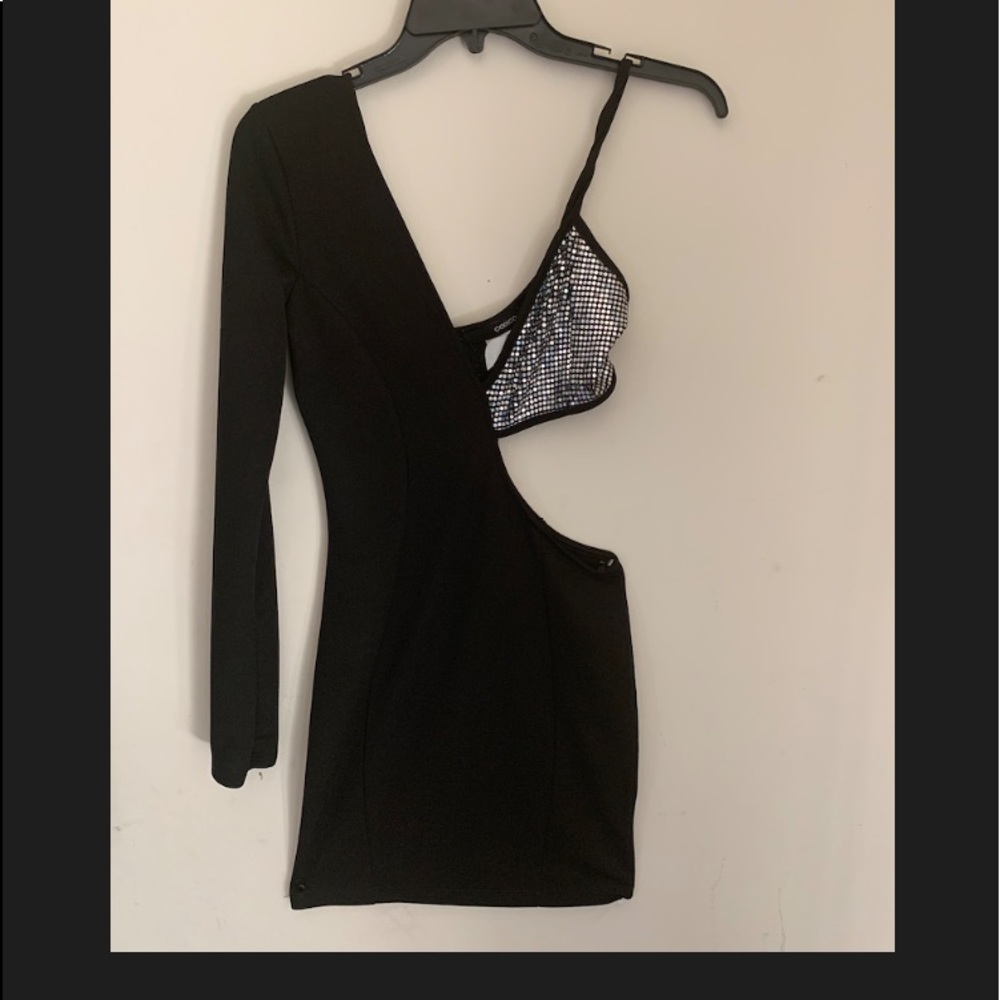 BLACK AND SEQUINS SIDE CUT DRESS